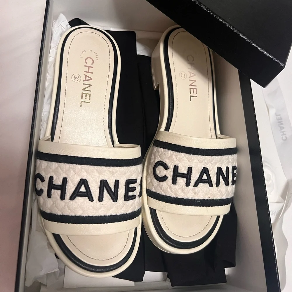 I Am Selling Chanel sleepers, if your correct size is 7,5 so you can buy it ) - Picture 7 of 9